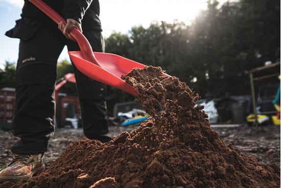 Red-Gorilla-Shovel-With-101cm-Red-Handle