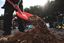 red-gorilla-shovel-with-101cm-red-handle