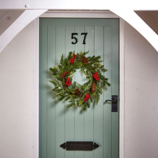 premier-natural-wreath-with-pe-tips