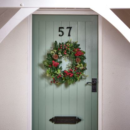 premier-cotoneaster-wreath-glitter-bleaf