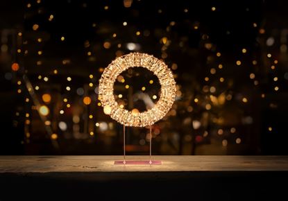 premier-gold-table-top-wreath-720-leds