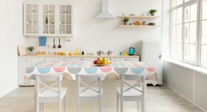 d-c-fix-fancy-circles-tablecloth